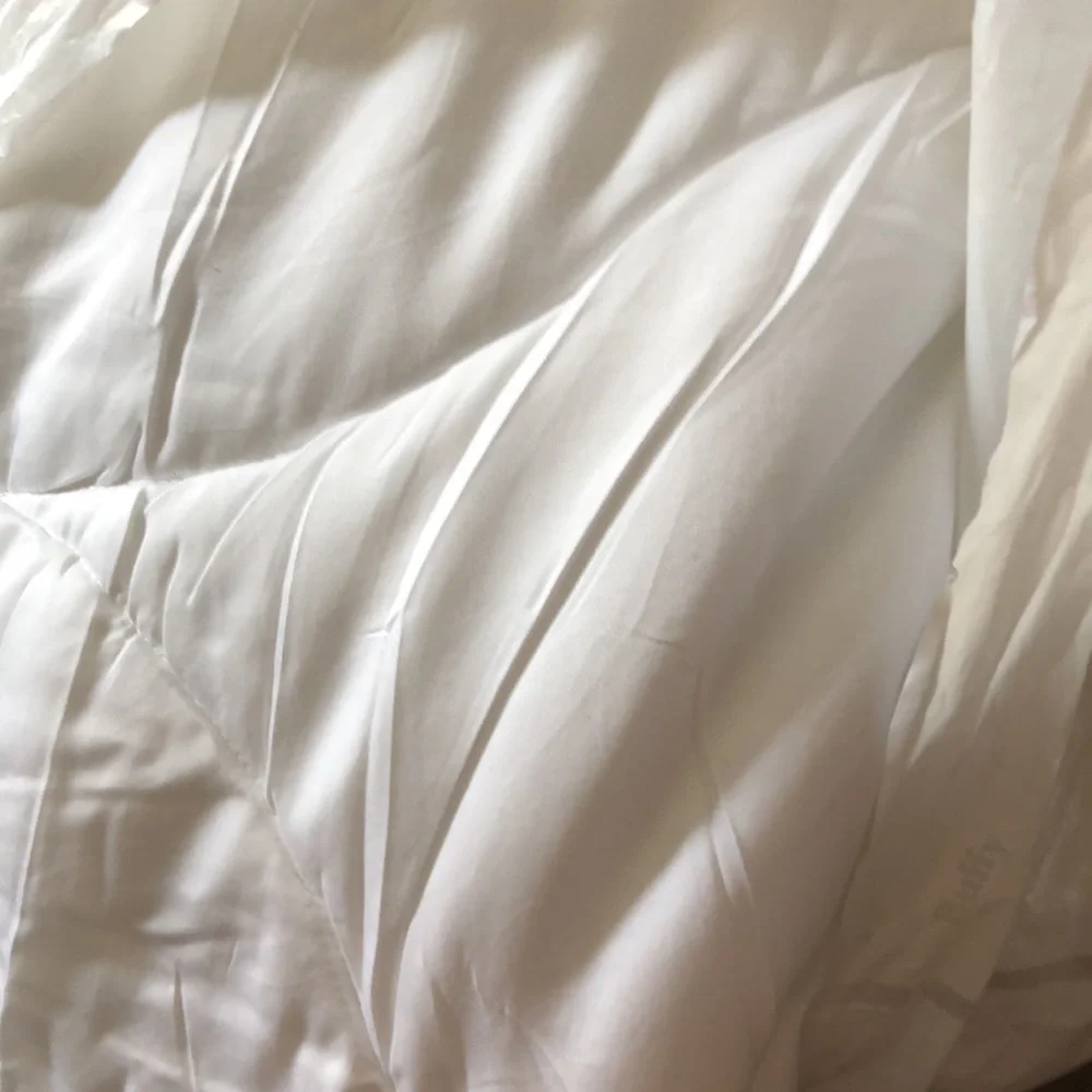 Buffy Cloud Comforter Full/Queen White NWT